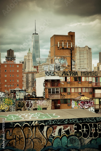 Fototapeta Naklejka Na Ścianę i Meble -  Graffiti and urban buildings in downtown Manhattan.