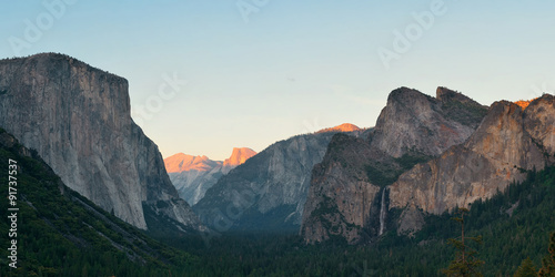 Yosemite Valley © rabbit75_fot