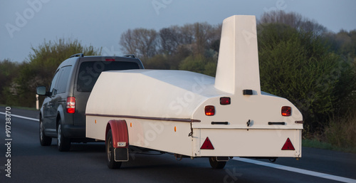 car with a sailplane trailer