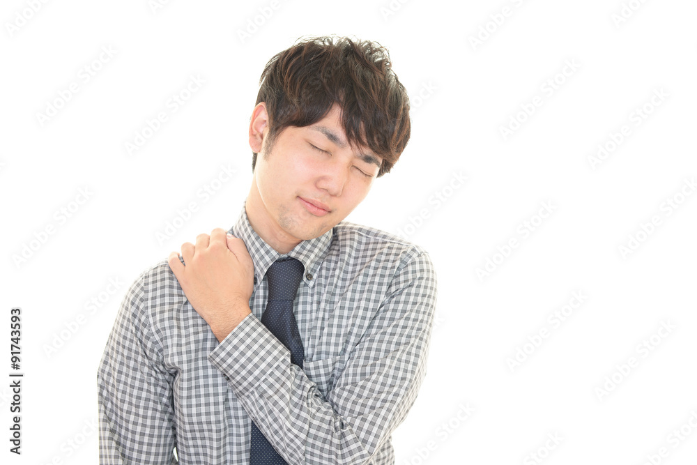 肩こりに悩む男性