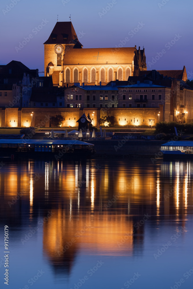 Fototapeta premium Torun Cathedral with Reflection on Vistula River