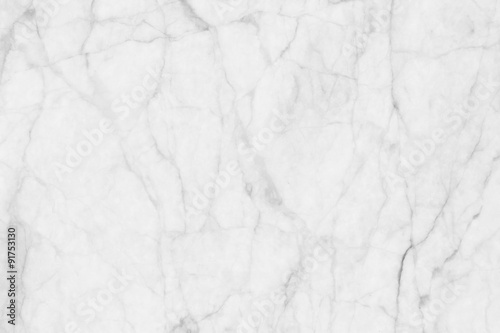 Biała (szara) marmurowa konsystencja, szczegółowa struktura marmuru (wysoka rozdzielczość), abstrakcyjne tło tekstury marmuru w naturalnym wzorze do projektowania.
