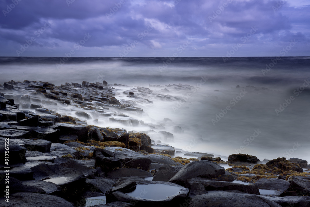 Gros temps sur la chaussée des géants