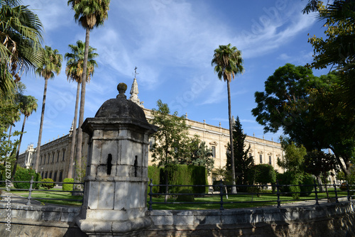 L'Alcazar de Séville vu des jardins