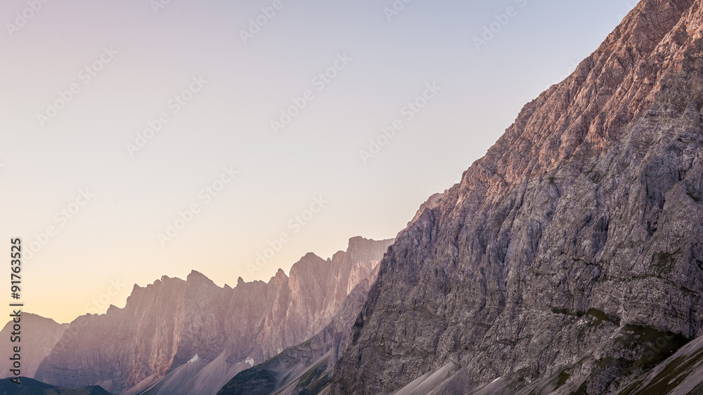 Obraz premium Sonnenaufgang an den Laliderer Wänden im Karwendel