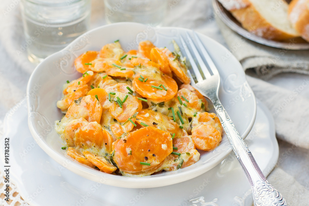 Stewed carrots Vichy with cream, chives and parsley Stewed carrots Vichy with cream, chives and parsley