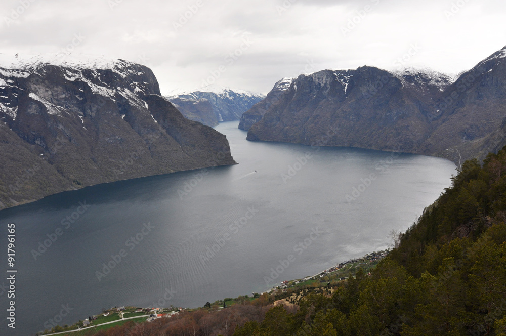 Obraz premium Norwegian nature / There are mountains plunging into the sea from hundreds of metres, fjords, tall mountain peaks, northern lights and midnight sun.