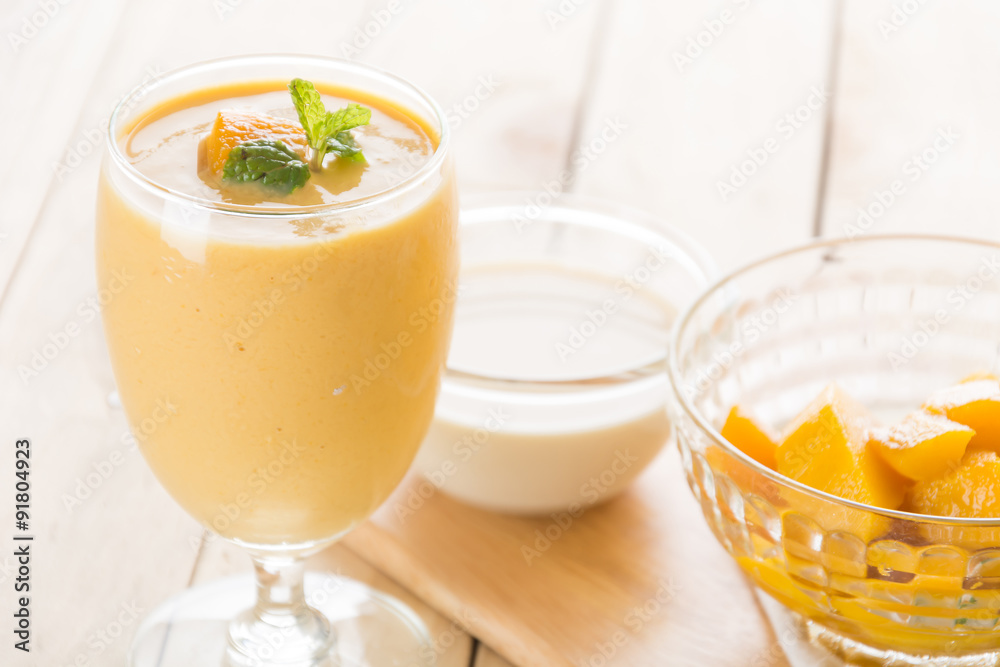 mango smoothie