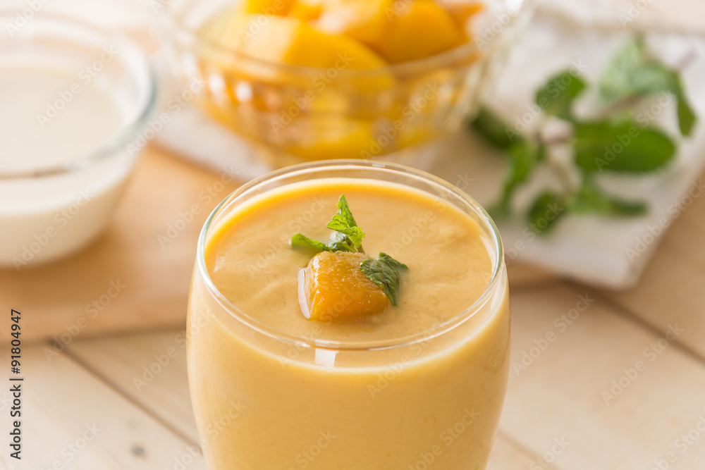 mango smoothie mango smoothie