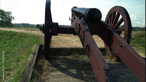 JIb up cannon on a Yorktown battlefield