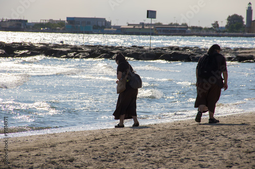 Suore a passeggio sulla spiaggia do Cesenatico photo