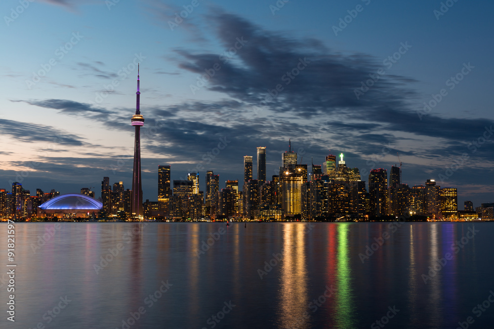 Obraz premium Toronto skyline at dusk