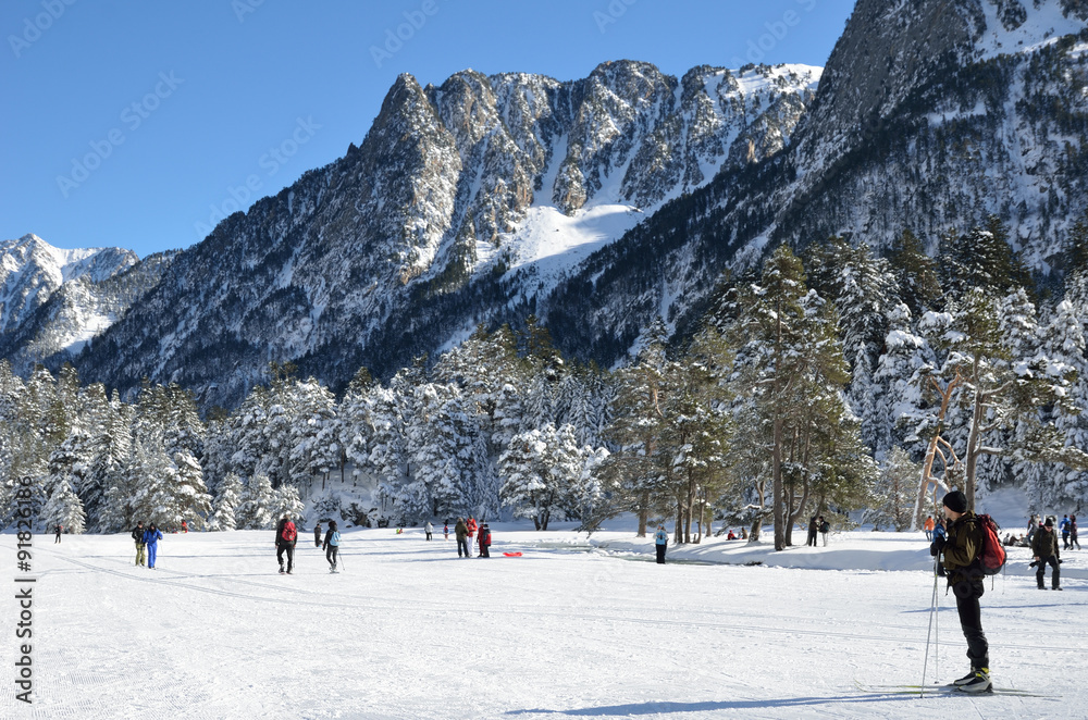 Cross country skiing in the Marcadau valley