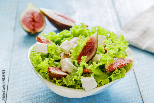 salad with figs and feta cheese