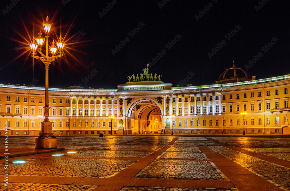 Palace sqare in Saint Petersburg at night