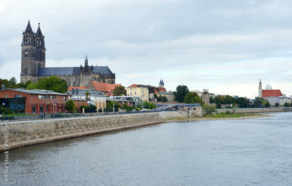 Magdeburg Panorama mit Elbe
