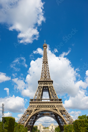 Eiffel Tower © WINDCOLORS