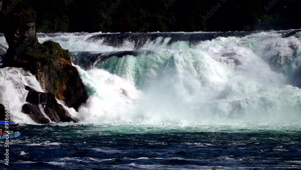 Der Rheinfall bei Schaffhausen in der Schweiz Der Rheinfall bei Schaffhausen in der Schweiz