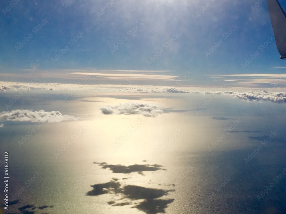Sombras de las nubes en el mar