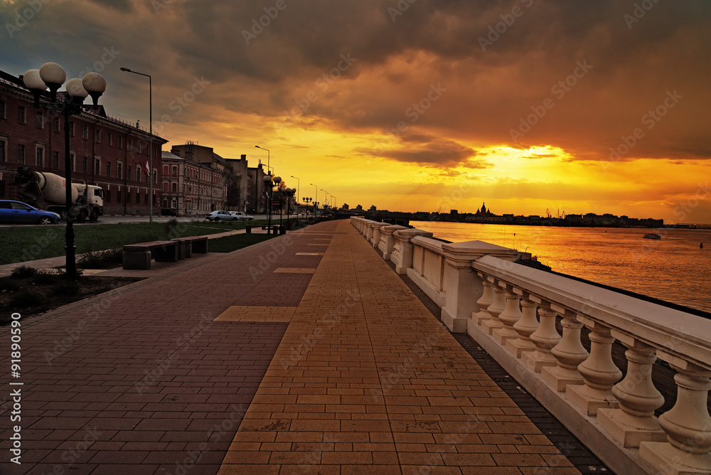 Fototapeta premium Volga river embankment at sunset
