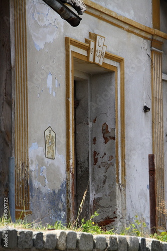 Old house entrance photo