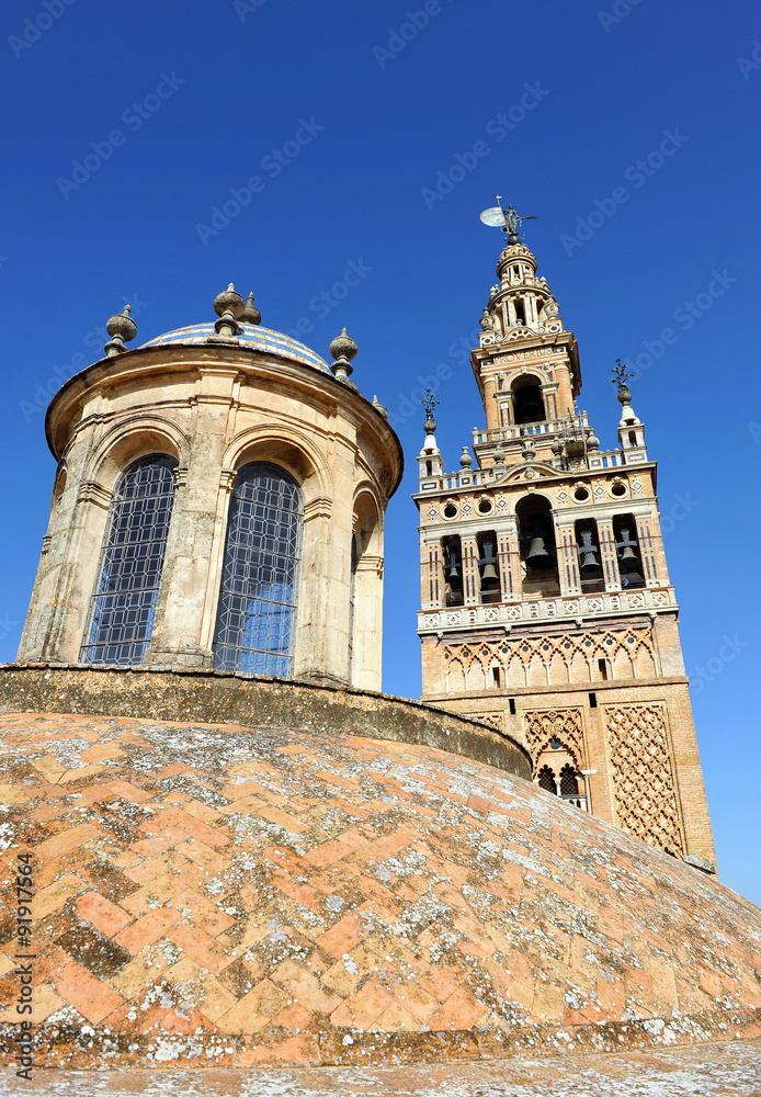 Torre de la Giralda y linterna del Sagrario, catedral de Sevilla, Andalucía, España