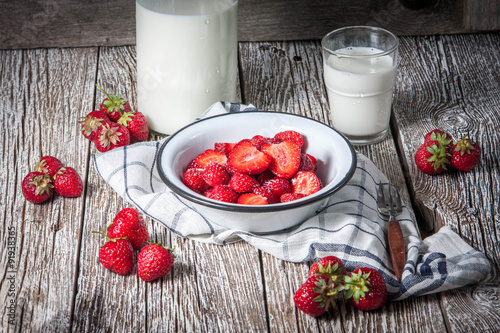 Photos Strawberries with sugar .