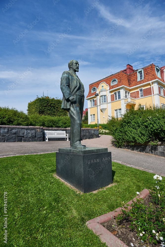 Juhani Aho statue on Helsinki