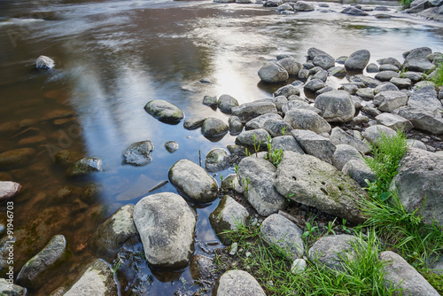 Obraz na płótnie Rocks in Vanhankaupunginkoski river, Helsinki, Finland w salonie