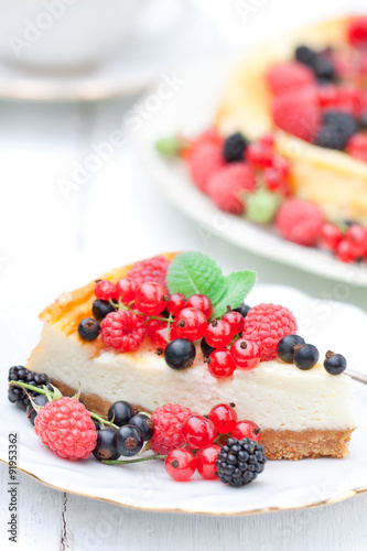 Cheesecake with summer berries and mint