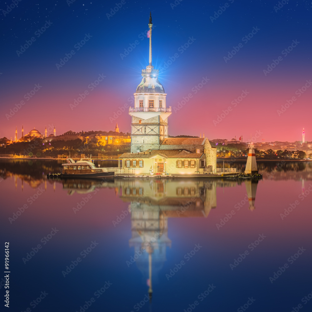 Naklejka premium Maiden Tower or Kiz Kulesi Istanbul