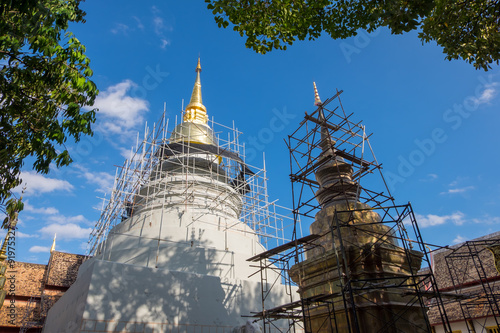 Obraz na płótnie Repairing the pagoda at Wat Phra Sing in Chiang Mai, Thailand w salonie