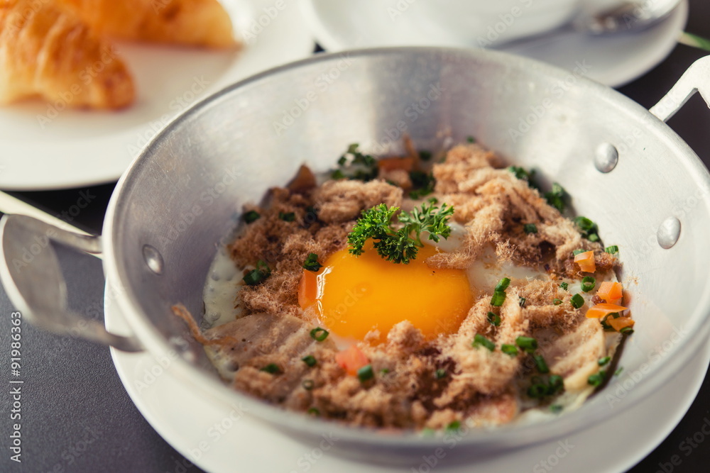 egg dish Breakfast served with fried egg, ham delicious. egg dish Breakfast served with fried egg, ham delicious.