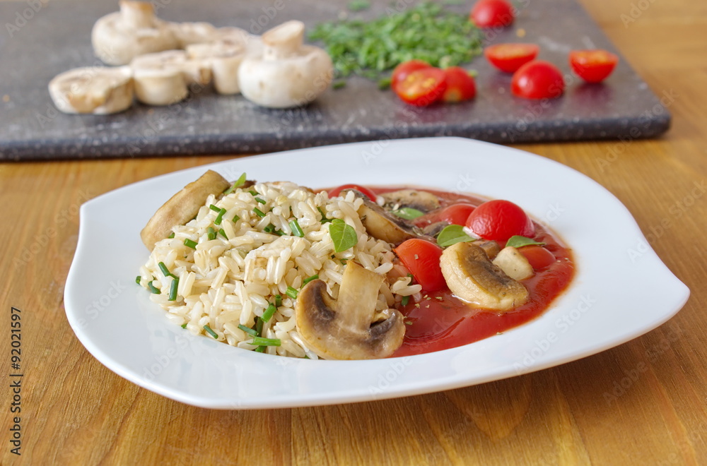 brown rice with tomatoes, sauce and champignons