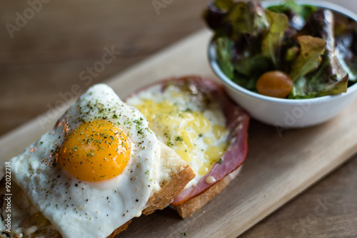 Bilde på lerret Croque Madam with Green Salad
