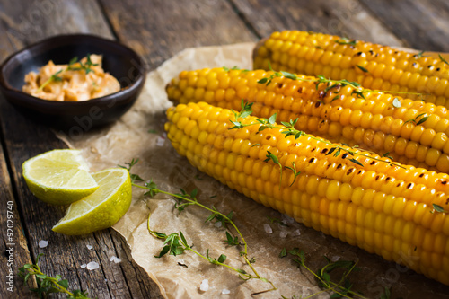 Fotografie Grilled corn with garlic and chili butter
