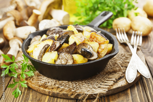 Fried potatoes with mushrooms