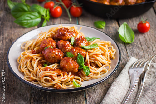 Spaghetty pasta with meatballs and tomato sauce