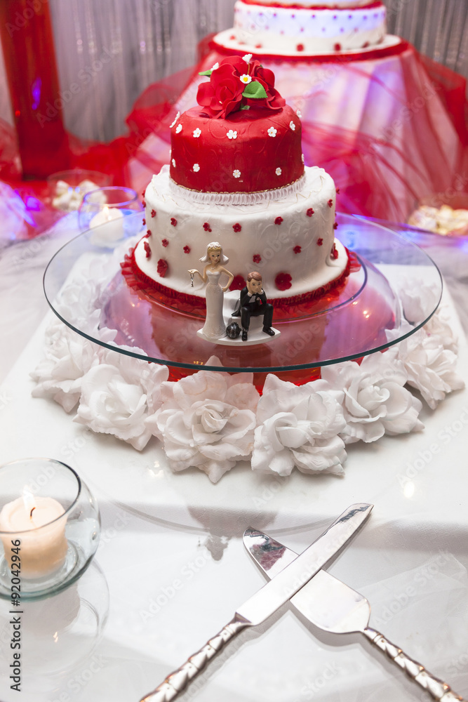 Figurines on bottom of wedding cake Figurines on bottom of wedding cake
