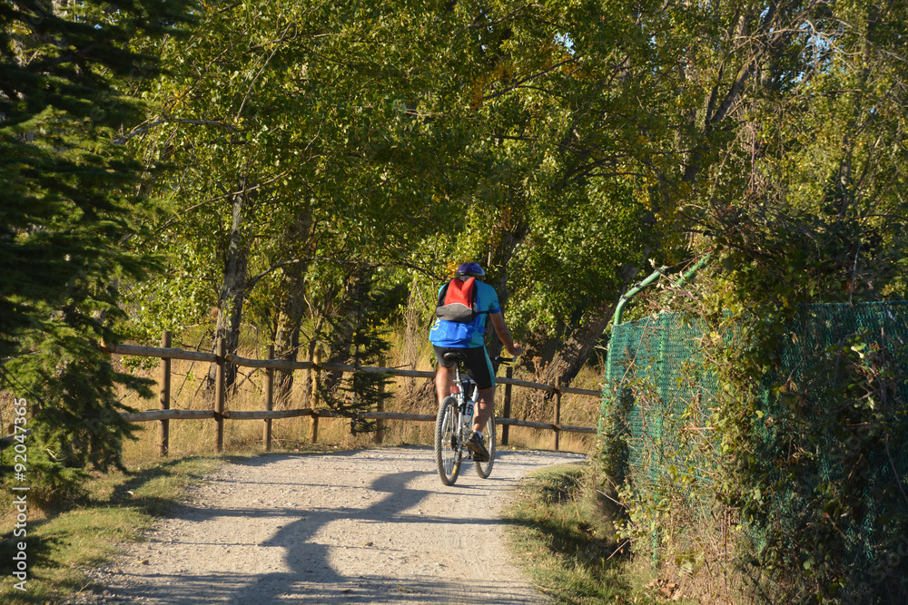 ruta en bicicleta por el campo