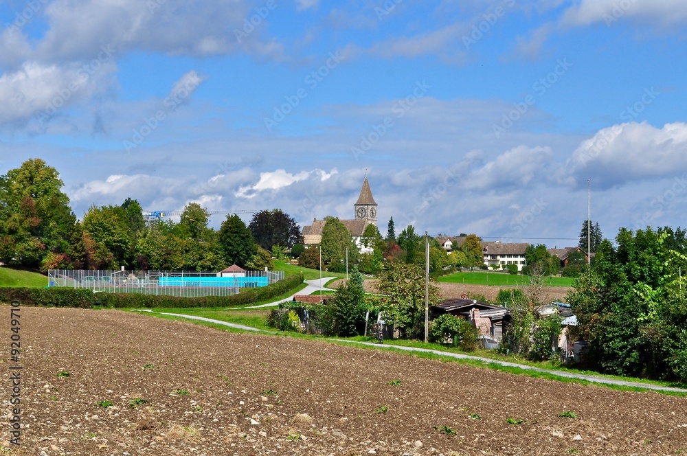 Obraz premium Kilchberg im Kanton Zürich, Schweiz mit reformierter Kirche im Hintergrund