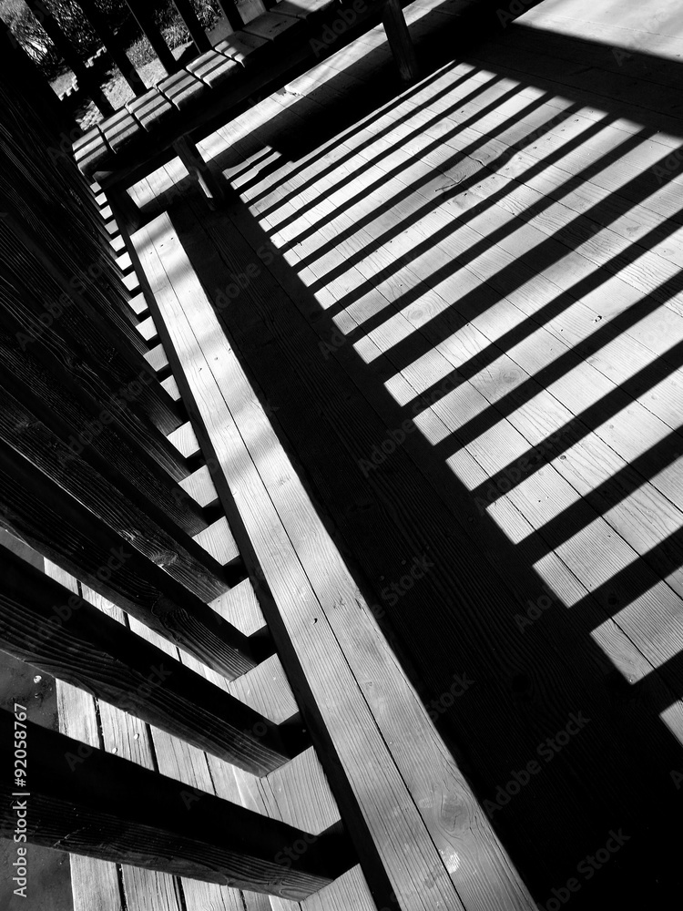 Fototapeta premium 公園東屋の影