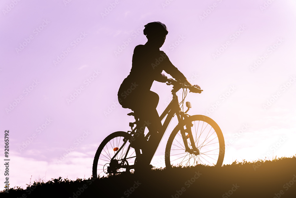 Obraz premium Silhouette of the cyclist riding a mountain bike.