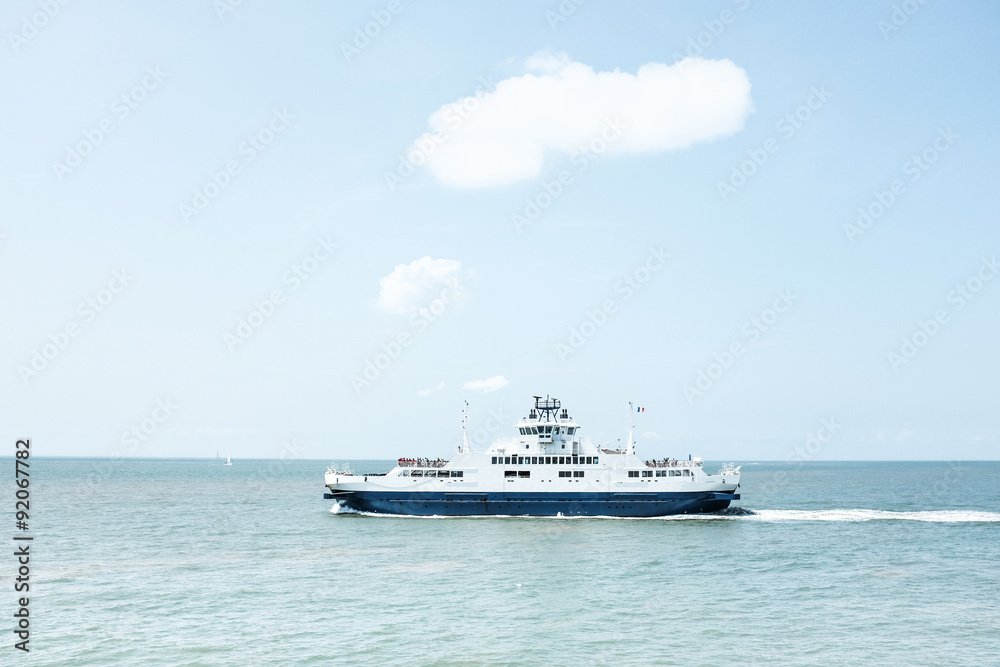 bateau nuage traversée transport maritime