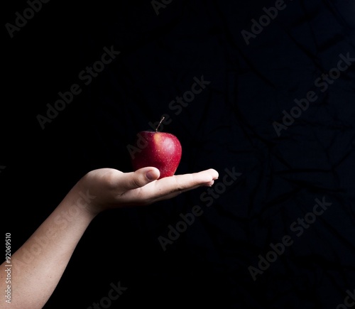 Jabłko na dłoni
