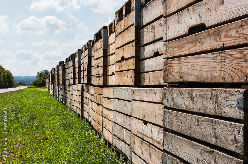 Wand aus Holzkisten für die Landwirtschaft Wand aus Holzkisten für die Landwirtschaft