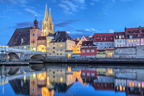 Obraz na płótnie Historical Stone Bridge and Bridge tower in Regensburg w salonie