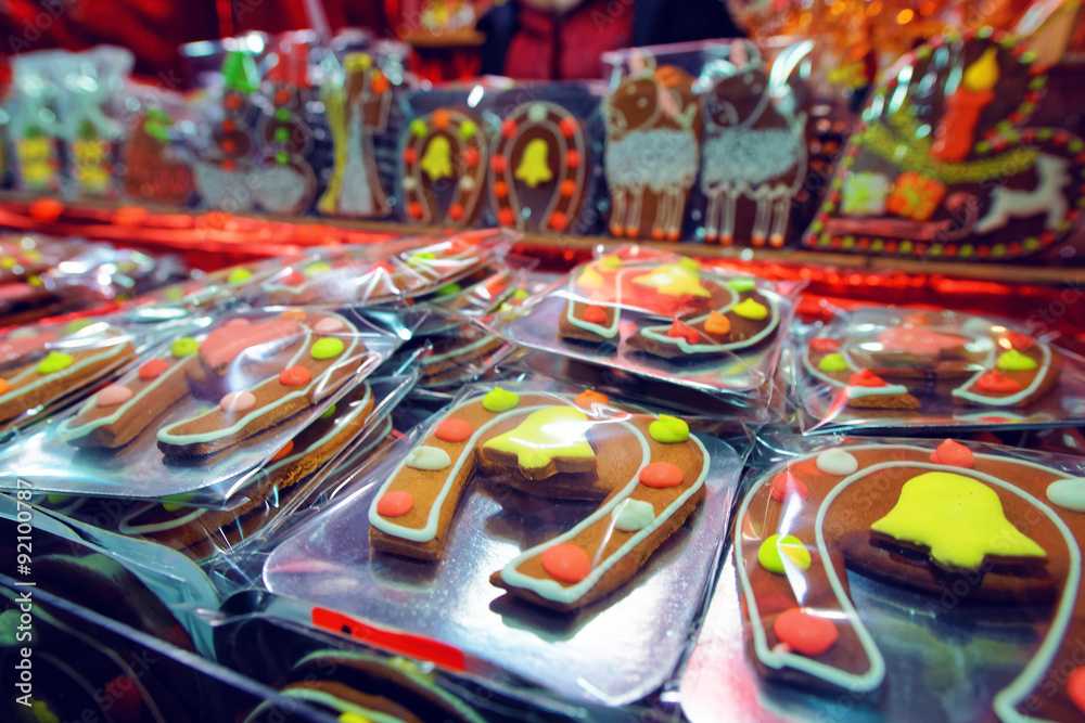 Fototapeta premium Typical Christmas stand with gingerbread cookies