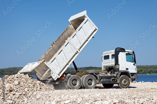 Tipper truck