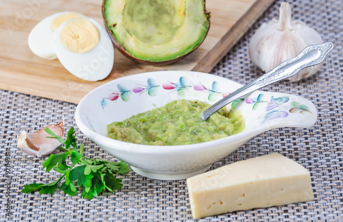 Avocado paste with egg, cheese and garlic